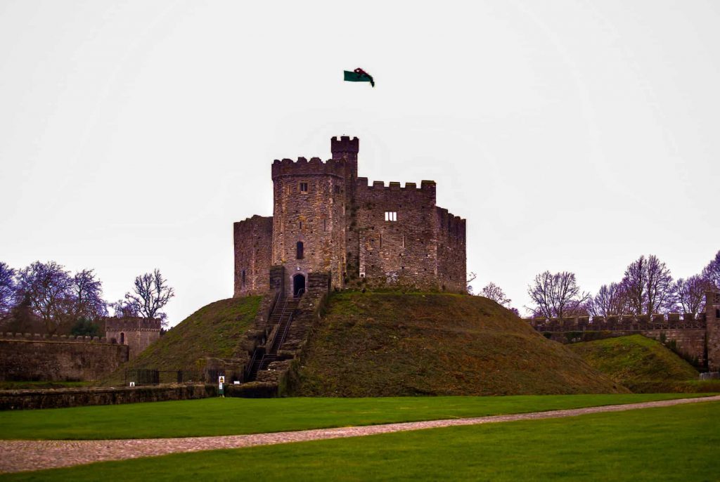 How to spend a weekend in Cardiff with kids. Full of tips on what to see, do, eat and sleep on a 48-hour escape to the Welsh capital city. Cardiff Wales | Cardiff Things to do | Cardiff in a day | Cardiff Castle | Cardiff Bay - Here are the top things to do in the Welsh capital Cardiff on a day trip.