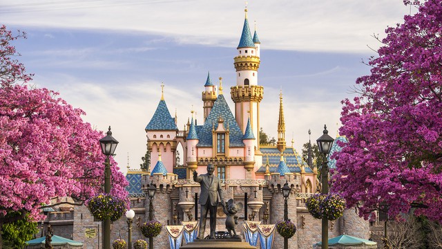 Your complete Disneyland California Guide based on tried and true tips and tricks from an avid Disney family