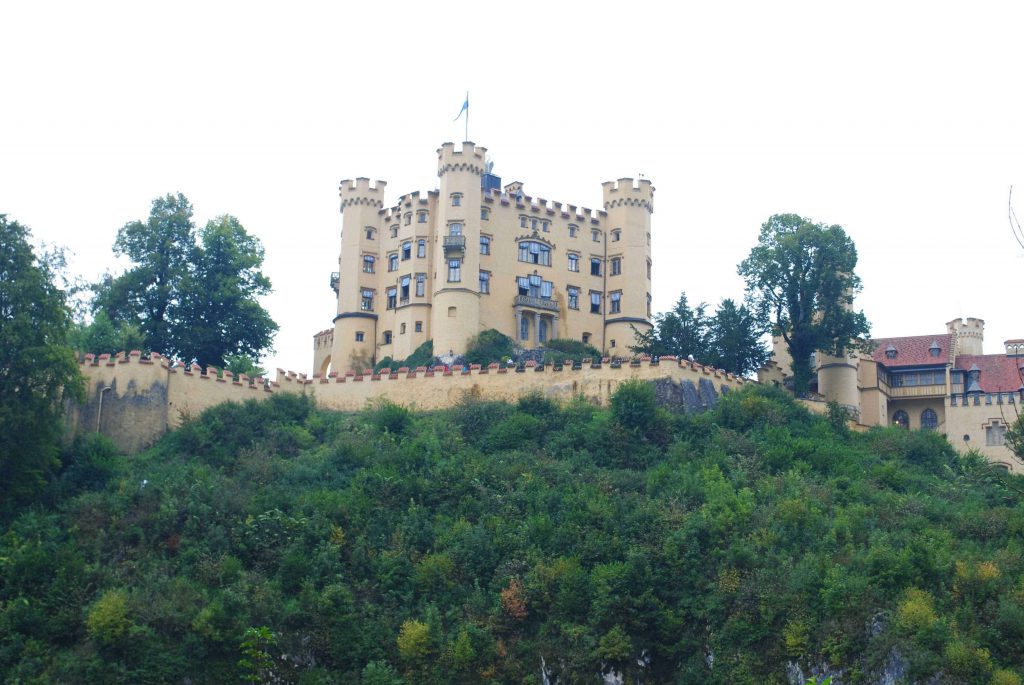 Ultimate Guide to Castles Neuschwanstein and Hohenschwangau include bus routes, timings and quick review of how to do it all with the little ones