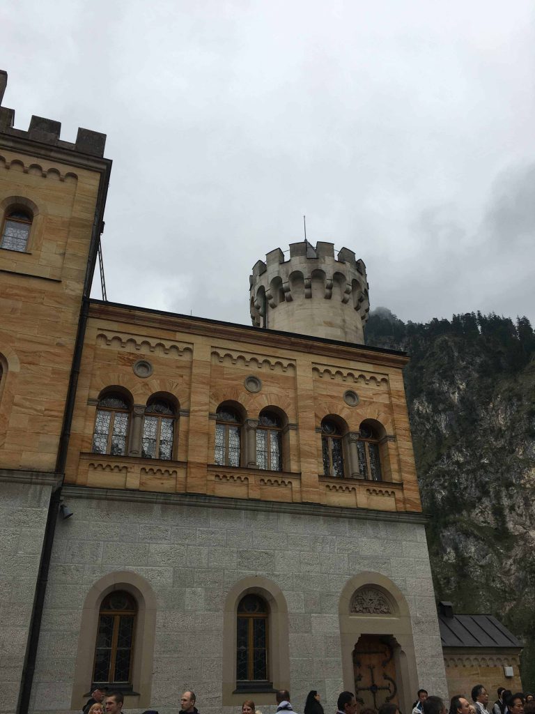 Ultimate Guide to Castles Neuschwanstein and Hohenschwangau include bus routes, timings and quick review of how to do it all with the little ones
