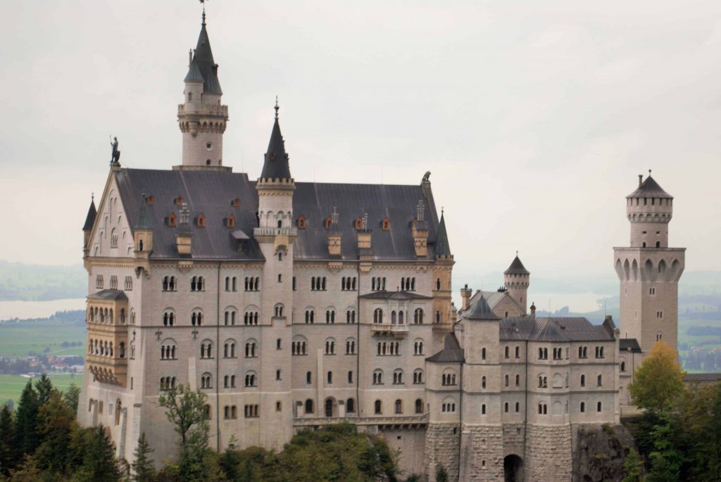 Ultimate Guide to Castles Neuschwanstein and Hohenschwangau include bus routes, timings and quick review of how to do it all with the little ones