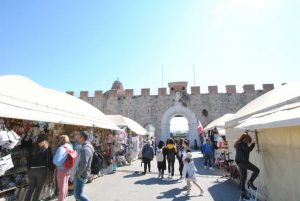 Visiting Pisa from Florence for the day, with the kids. Check out what to do in Pisa, height restrictions and what else there is to see. 