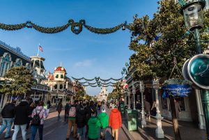 Winter guide to Disneyland Paris Meal Plans. With the changing schedules, shorter days and crowd patterns, is a meal plan really worth all of that money or are you best paying out of pocket for your meals? Check out our meal plan guide, winter edition.