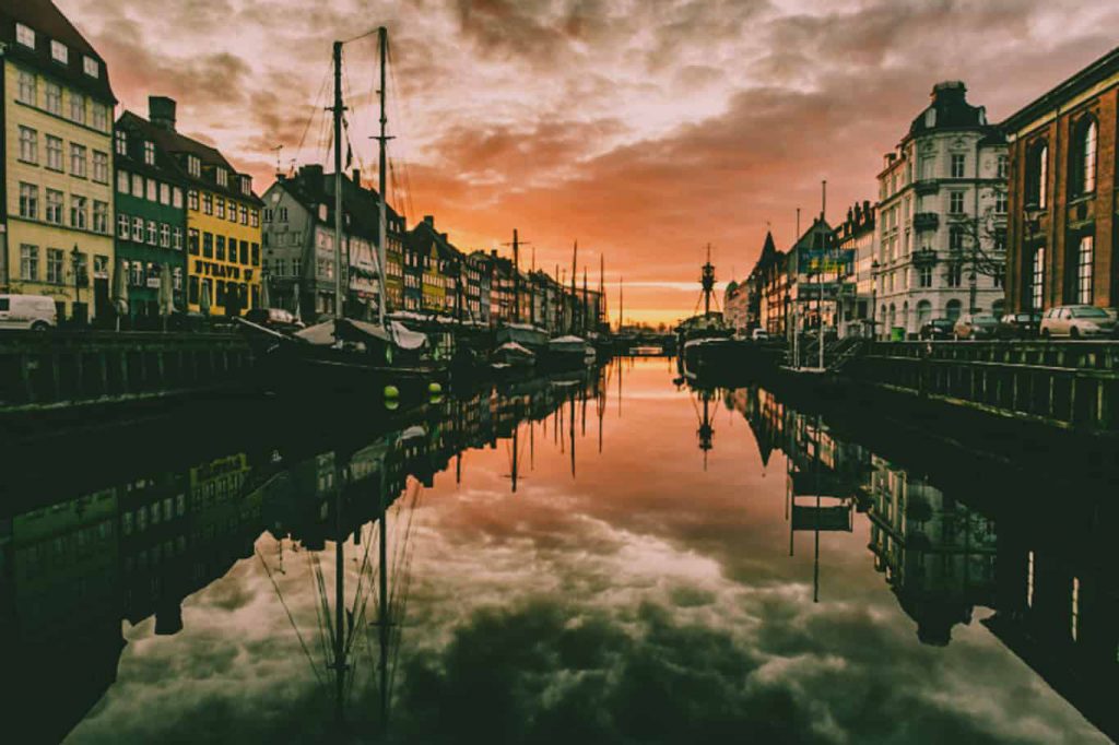 Nyhavn was originally a busy commercial port where ships from all over the world would dock. The area was packed with sailors, ladies of pleasure, pubs and alehouses.  Today the beautiful old houses have been renovated and classy restaurants dominate the old port. Nyhavn is filled with people enjoying the relaxed atmosphere by the canal, jazz music and great food.